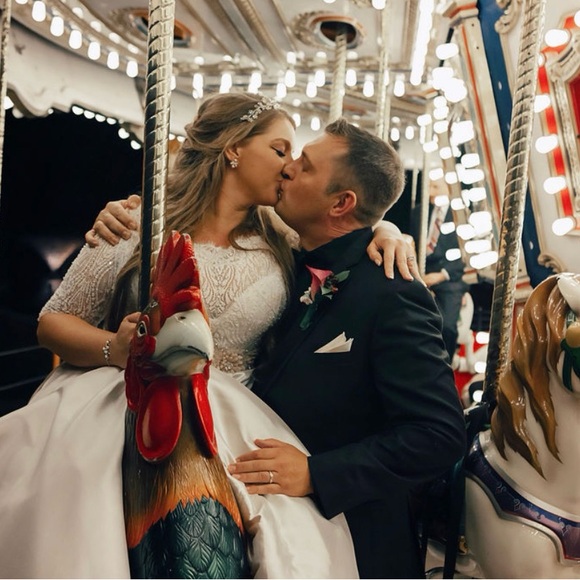 Meet Your Posher! - Picture 1 of 12